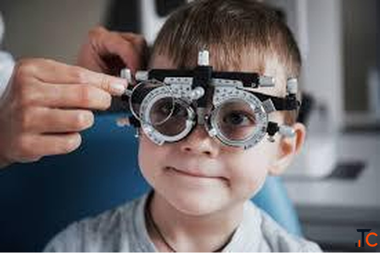 Best eye doctor for kids in Noida