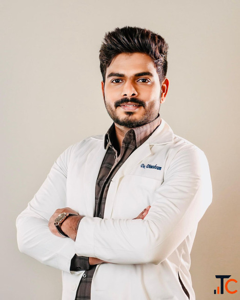 Best Robotic Knee Replacement Surgeon in ECR Dr. Dineshram Devakumar MBBS