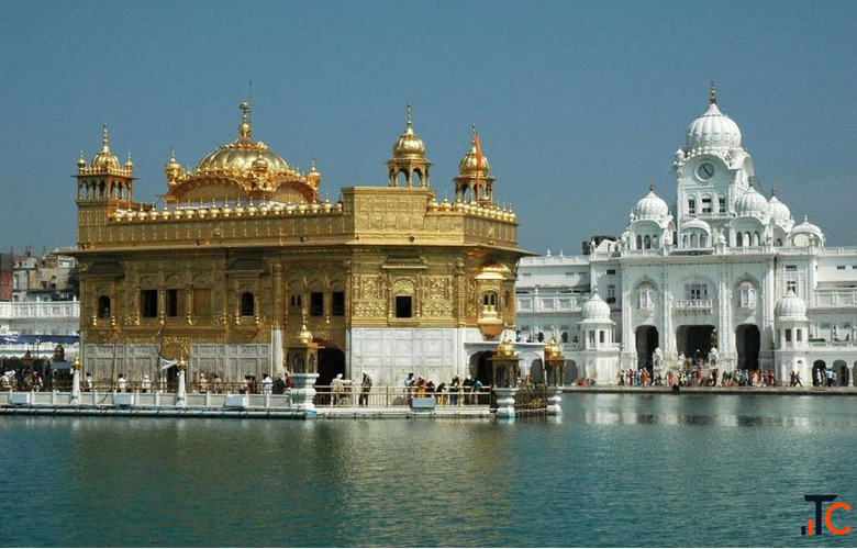 Why Choose the Golden Triangle with Amritsar Varanasi Tour