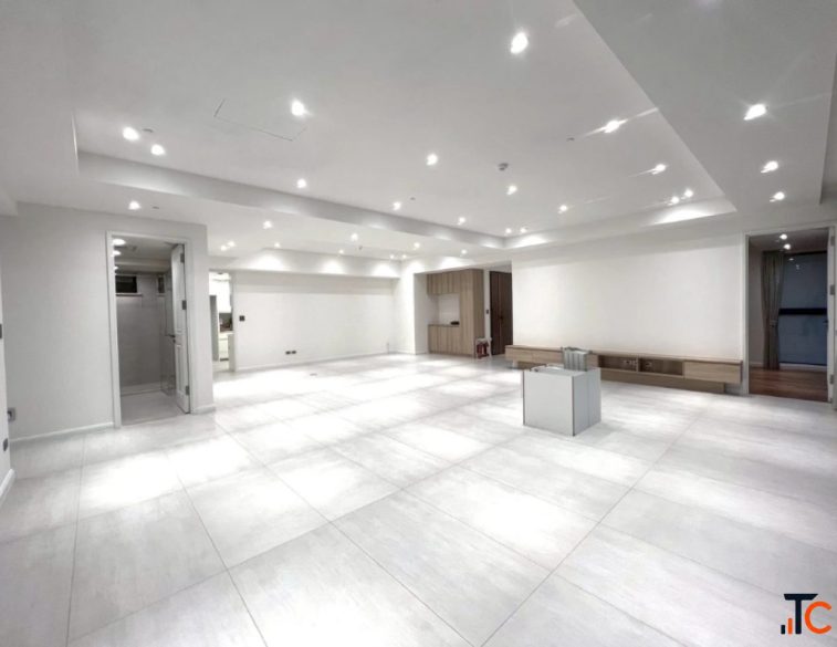 Looking for an apartment to rent in Noida Extension