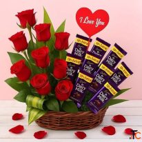 Buy Romantic Surprise Gifts for Girlfriend Online from OyeGifts - Best Offers