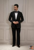 Designer Tuxedos for Groom for a Timeless Wedding Appearance