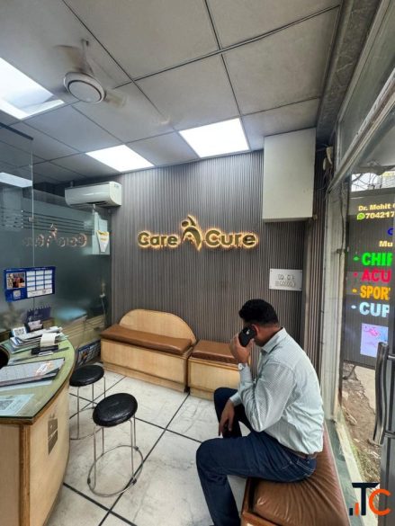 Back Pain Treatment in Krishna Nagar East Delhi Care N Cure Clinic