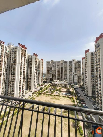 3 BHK Flat for Sale in Antriksh Golf View Sector 78 Noida