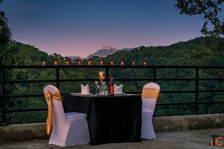 Luxury Stay in Kumbhalgarh with Comfortable Rooms and Aravalli Views