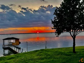 Paradise Cove Lakehouse
