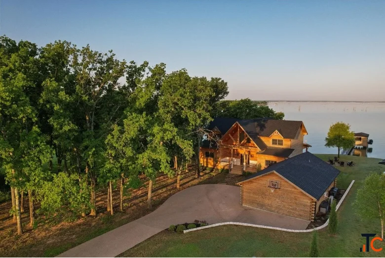 Paradise Cove Lakehouse