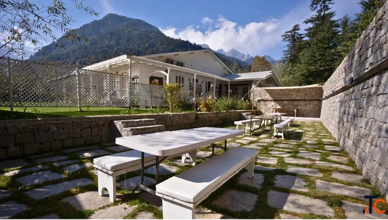 Book luxury villas in Manali at Ekaa House. Enjoy mountain views