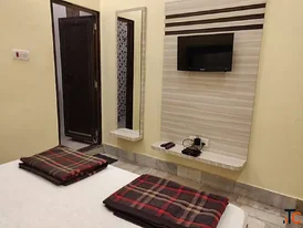 Budget Hotel Near Varanasi Temple