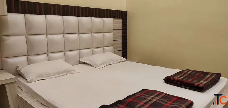 Budget Hotel Near Varanasi Temple