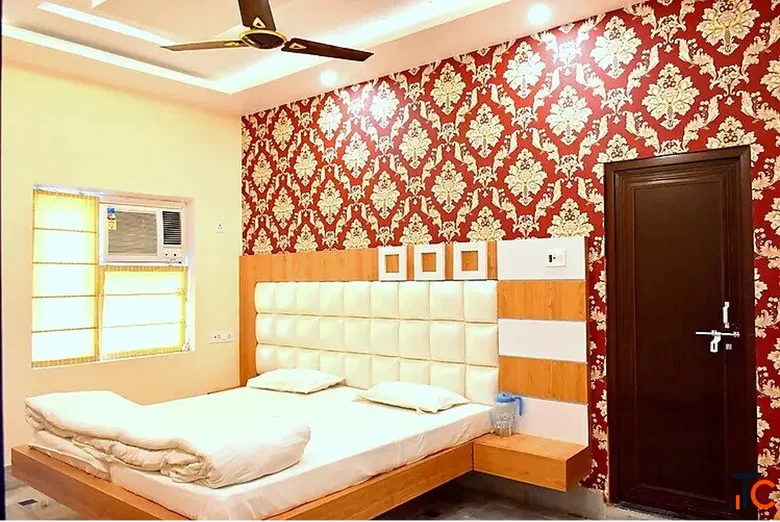 Budget Hotel Near Varanasi Temple