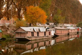 Kashmir Honeymoon tours with Houseboat Stay